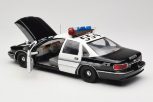 Chevrolet Caprice Glendale Polizei UT Models 1:18 21026 Metall – Bild 5 von 8