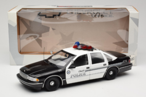 Chevrolet Caprice Glendale Polizei UT Models 1:18 21026 Metall – Bild 8 von 8