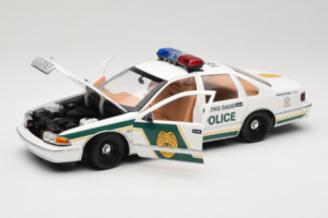 Chevrolet Caprice Metro Dade Polizei UT Models 1:18 21024 Metall – Bild 2 von 8