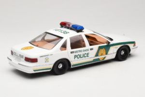 Chevrolet Caprice Metro Dade Polizei UT Models 1:18 21024 Metall – Bild 3 von 8
