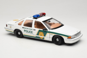 Chevrolet Caprice Metro Dade Polizei UT Models 1:18 21024 Metall – Bild 6 von 8