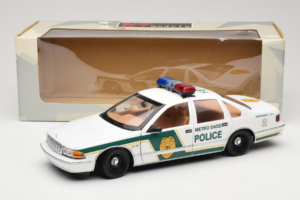 Chevrolet Caprice Metro Dade Polizei UT Models 1:18 21024 Metall – Bild 8 von 8