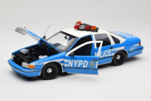 Chevrolet Caprice New York Polizei UT Models 1:18 180142097 Metall – Bild 2 von 8
