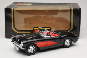 Chevrolet Corvette C1 Schwarz & Rot Bburago 1:18 3034-M1 Metall – Bild 8 von 8