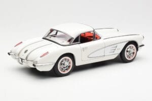 Chevrolet Corvette C1 Spider Hard Top Snowcrest Weiss AUTOart 1:18 71147 Metall – Bild 3 von 8
