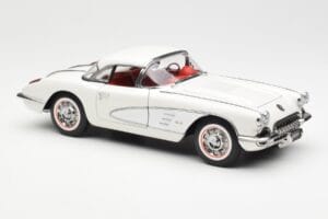 Chevrolet Corvette C1 Spider Hard Top Snowcrest Weiss AUTOart 1:18 71147 Metall – Bild 6 von 8