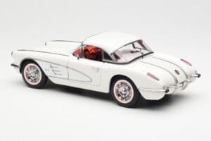 Chevrolet Corvette C1 Spider Hard Top Snowcrest Weiss AUTOart 1:18 71147 Metall – Bild 7 von 8