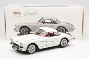 Chevrolet Corvette C1 Spider Hard Top Snowcrest Weiss AUTOart 1:18 71147 Metall – Bild 8 von 8