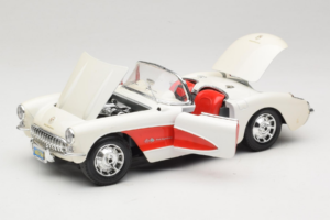 Chevrolet Corvette C1 Weiss & Rot Bburago 1:18 3024-M3 Metall – Bild 2 von 8