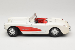 Chevrolet Corvette C1 Weiss & Rot Bburago 1:18 3024-M3 Metall – Bild 4 von 8