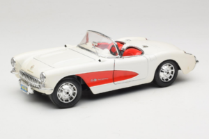 Chevrolet Corvette C1 Weiss & Rot Bburago 1:18 3024-M3 Metall