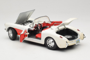 Chevrolet Corvette C1 Weiss & Rot Bburago 1:18 3024-M3 Metall – Bild 5 von 8