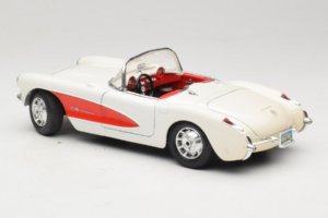 Chevrolet Corvette C1 Weiss & Rot Bburago 1:18 3024-M3 Metall – Bild 7 von 8