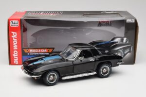 Chevrolet Corvette C2 Schwarz American Muscle 1:18 AMM1099/06 Metall – Bild 8 von 8