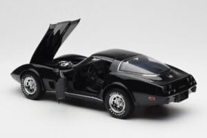 Chevrolet Corvette C3 Schwarz UT Models 1:18 21071 Metall – Bild 5 von 8
