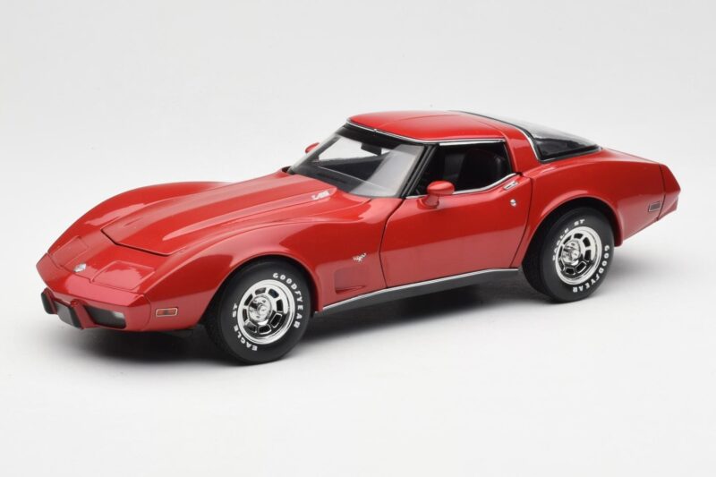 Chevrolet Corvette C3 Rot UT Models 1:18 21073 Metall