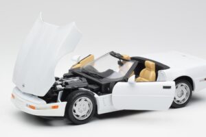 Chevrolet Corvette C4 Cabriolet Weiss Maisto 1:18 32830 Metall – Bild 2 von 8