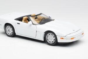 Chevrolet Corvette C4 Cabriolet Weiss Maisto 1:18 32830 Metall – Bild 6 von 8