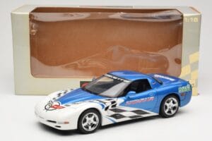 Chevrolet Corvette C5 Pace Car Rolex 24 at Daytona 1999 UT Models 1:18 39944 Metall – Bild 8 von 8