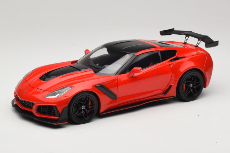 Chevrolet Corvette C7 ZR1 Torch Red IXO 1:18 18RDC243-FO Metall