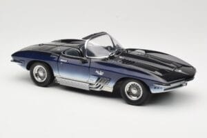 Chevrolet Corvette Mako Shark Dunkelblau UT Models 1:18 21061 Metall – Bild 6 von 8