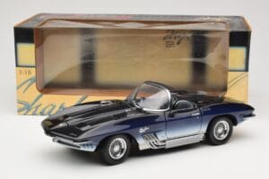 Chevrolet Corvette Mako Shark Dunkelblau UT Models 1:18 21061 Metall – Bild 8 von 8
