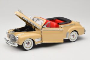 Chevrolet Deluxe Cabriolet Beige Eagle Collectibles 1:18 3022518 Metall – Bild 2 von 8