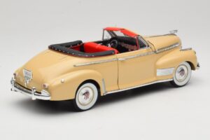 Chevrolet Deluxe Cabriolet Beige Eagle Collectibles 1:18 3022518 Metall – Bild 3 von 8