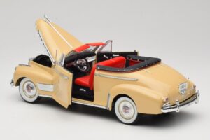 Chevrolet Deluxe Cabriolet Beige Eagle Collectibles 1:18 3022518 Metall – Bild 5 von 8