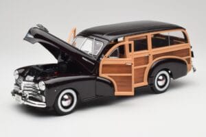 Chevrolet Fleetmaster Woody Schwarz & Wood Panels Maisto 1:18 43697545B Metall – Bild 2 von 8