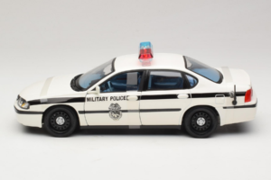 Chevrolet Impala Military Police Maisto 1:18 36611 Metall – Bild 3 von 6