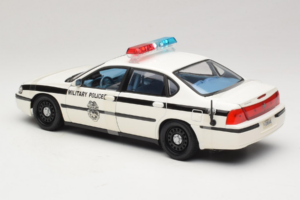 Chevrolet Impala Military Police Maisto 1:18 36611 Metall – Bild 5 von 6