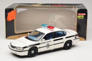 Chevrolet Impala Military Police Maisto 1:18 36611 Metall – Bild 6 von 6
