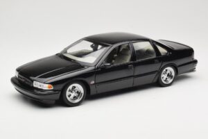 Chevrolet Impala SS Schwarz AUTOart 1:18 71091 Metall