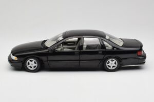 Chevrolet Impala SS Schwarz UT Models 1:18 21031 Metall – Bild 4 von 8