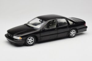 Chevrolet Impala SS Schwarz UT Models 1:18 21031 Metall