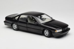 Chevrolet Impala SS Schwarz UT Models 1:18 21031 Metall – Bild 6 von 8