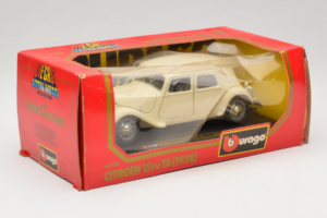 Citroen 15CV Traction Avant Beige Bburago 1:24 1501-B1 Metall – Bild 2 von 3