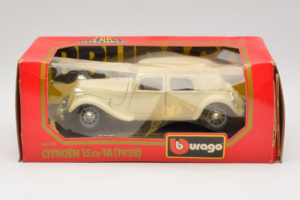 Citroen 15CV Traction Avant Beige Bburago 1:24 1501-B1 Metall