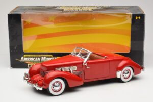 Cord 812 Cabriolet Rot American Muscle 1:18 32158 Metall – Bild 8 von 8