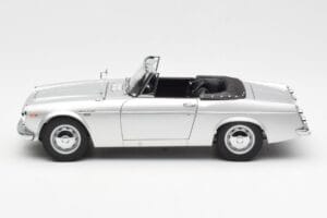 Datsun Fairlady 2000 SR311 Roadster Silber AUTOart 1:18 77432 Metall – Bild 4 von 8