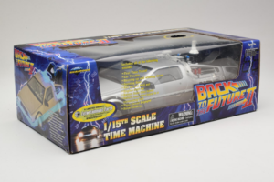 DeLorean DMC-12 Time Machine Back to the Future II Diamond 1:15 210123 Metall – Bild 2 von 3