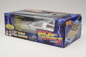DeLorean DMC-12 Time Machine Back to the Future II Diamond 1:15 210123 Metall – Bild 3 von 3