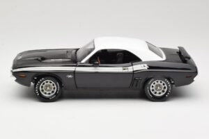 Dodge Challenger R/T Schwarz & Weiss ERTL 1:18 36549 Metall – Bild 4 von 8