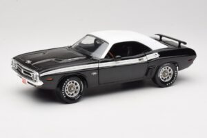Dodge Challenger R/T Schwarz & Weiss ERTL 1:18 36549 Metall