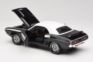 Dodge Challenger R/T Schwarz & Weiss ERTL 1:18 36549 Metall – Bild 5 von 8