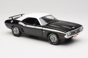 Dodge Challenger R/T Schwarz & Weiss ERTL 1:18 36549 Metall – Bild 6 von 8