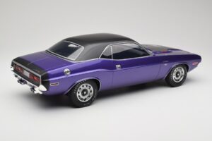 Dodge Challenger R/T Plum Crazy Otto 1:12 G083 Resin – Bild 2 von 6