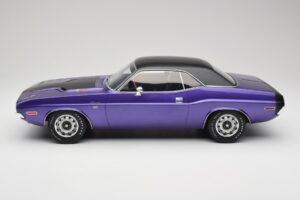 Dodge Challenger R/T Plum Crazy Otto 1:12 G083 Resin – Bild 3 von 6