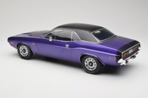 Dodge Challenger R/T Plum Crazy Otto 1:12 G083 Resin – Bild 5 von 6